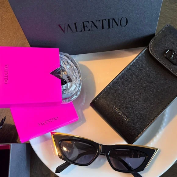 Vintage Valentino Womens Sunglasses 53 16 135 V5154/S Vintage Valentino Womens Sunglasses 53 16 135 V5154/S - www  main image 3